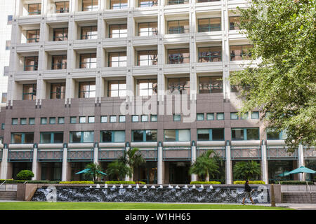 Orlando Florida,South Orange Avenue,Downtown,SunTrust Center,complesso di edifici per uffici,immobiliare commerciale,plaza,fontana,donna donna donne,passeggiate, Foto Stock