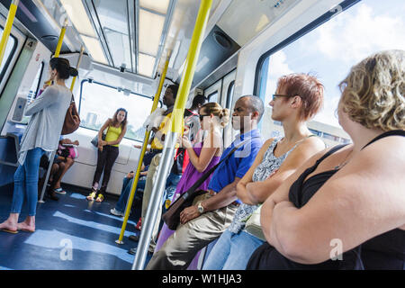 Miami Florida,OMNI Loop,Metromover,trasporto pubblico,trasporto di massa,People mover automatizzato,passeggeri passeggeri, passeggeri, Black Blacks African AF Foto Stock