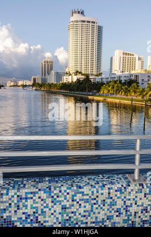 Miami Beach Florida, Collins Avenue, Indian Creek, 41° Street Bridge, Fontainebleau II, lusso, hotel condominio, hotel, fronte oceano, grattacielo alto Foto Stock