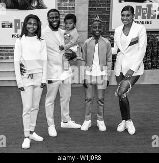 Los Angeles, CA - Giugno 02, 2019: Eniko Parrish, cielo Hart, Hendrix Hart, Kenzo Hart e Kevin Hart assiste la premiere di Universal Pictures' " Foto Stock