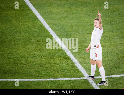 Lione. 2 Luglio, 2019. Ellen White di Inghilterra celebra un obiettivo durante la semifinale tra Stati Uniti e Inghilterra al 2019 FIFA Coppa del Mondo Femminile a Stade de Lyon Lione in Francia il 2 luglio 2019. Credito: Xiao Yijiu/Xinhua/Alamy Live News Foto Stock