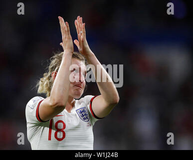 Lione. 2 Luglio, 2019. Ellen White di Inghilterra saluta tifosi dopo la semifinale tra Stati Uniti e Inghilterra al 2019 FIFA Coppa del Mondo Femminile a Stade de Lyon Lione in Francia il 2 luglio 2019. Credito: Ding Xu/Xinhua/Alamy Live News Foto Stock