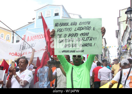 Il Brasile. 02Luglio, 2019. Lo stato di Bahia, Brasile festeggia la sua indipendenza su questo martedì con diverse sfilate in stato e a largo di Pelourinho a Salvador. Credito: Niyi Fote/Thenews2/Pacific Press/Alamy Live News Foto Stock