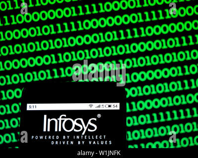 In questa foto illustrazione la Infosys logo limitata è visto visualizzata su uno smartphone Foto Stock