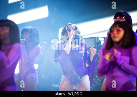 Sandvika, Norvegia. 02Luglio, 2019. Il rapper americano e il cantante Cardi B esegue un concerto dal vivo durante il norvegese music festival Kardetten 2019 in Sandvika. (Photo credit: Gonzales foto/Tord Litleskare). Credito: Gonzales foto/Alamy Live News Foto Stock