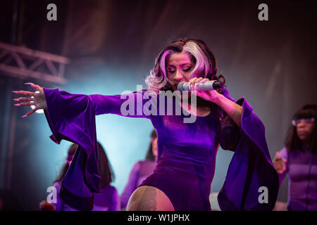 Sandvika, Norvegia. 02Luglio, 2019. Il rapper americano e il cantante Cardi B esegue un concerto dal vivo durante il norvegese music festival Kardetten 2019 in Sandvika. (Photo credit: Gonzales foto/Tord Litleskare). Credito: Gonzales foto/Alamy Live News Foto Stock