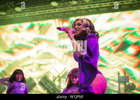 Sandvika, Norvegia. 02Luglio, 2019. Il rapper americano e il cantante Cardi B esegue un concerto dal vivo durante il norvegese music festival Kardetten 2019 in Sandvika. (Photo credit: Gonzales foto/Tord Litleskare). Credito: Gonzales foto/Alamy Live News Foto Stock