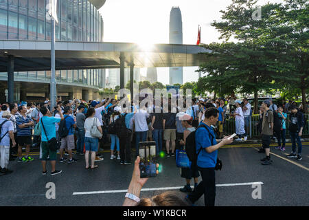 Protesta in HK: contro i dimostranti al pro-rally di polizia Foto Stock