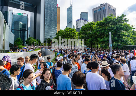 Protesta in HK: contro i dimostranti al pro-rally di polizia Foto Stock