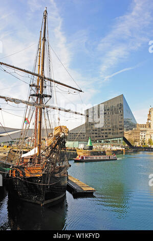 Nave a vela Zabo ancorata di fronte l'isola di Mann sul lungomare di Liverpool Foto Stock