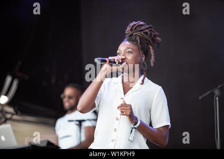 Sandvika, Norvegia - Luglio 02, 2019. Il rapper inglese e paroliere poco Simz esegue un concerto dal vivo durante il norvegese music festival Kardetten 2019 in Sandvika. (Photo credit: Gonzales foto - Tord Litleskare). Foto Stock