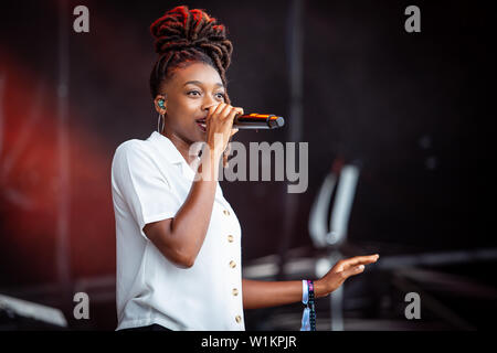 Sandvika, Norvegia - Luglio 02, 2019. Il rapper inglese e paroliere poco Simz esegue un concerto dal vivo durante il norvegese music festival Kardetten 2019 in Sandvika. (Photo credit: Gonzales foto - Tord Litleskare). Foto Stock