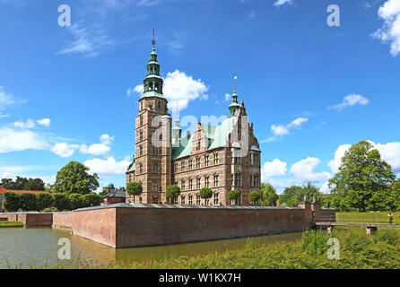 Bella vista del castello di Rosenborg dal giardino del re nel centro di Copenhagen. Il castello fu costruito come paese summerhouse nel 1606 in Olandese Renaissa Foto Stock