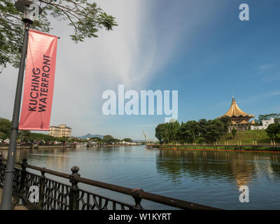 Il lungomare di Kuching, il fiume Sarawak Borneo, Malaysia Foto Stock