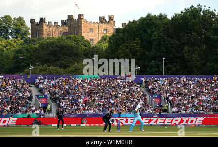 Vista generale del Riverside terreno con Lumley Castle in background durante l'ICC Cricket World Cup group stage corrispondono al Riverside Durham, Chester-le-Street. Foto Stock