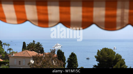 Bellissima vista sul mare e le barche. Mare Mediterraneo. Concetto di viaggio Foto Stock