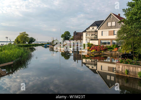 Dorf Steinhude am Steinhuder Meer, Wunstorf, Regione di Hannover, Niedersachsen, Deutschland | Steinhude paese presso il Lago Steinhude in Wunstorf, district Foto Stock