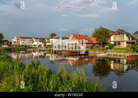 Dorf Steinhude am Steinhuder Meer, Wunstorf, Regione di Hannover, Niedersachsen, Deutschland | Steinhude paese presso il Lago Steinhude in Wunstorf, district Foto Stock