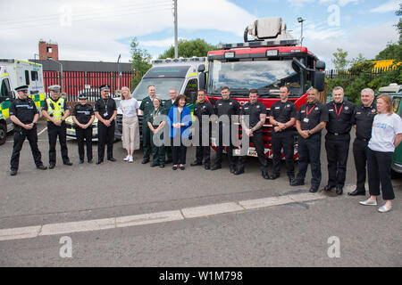 Glasgow, Regno Unito. Il 3 luglio 2019. Nella foto: Jeane Freeman, il ministro della Sanità (in giacca blu) Benessere e programma di resilienza esteso per i servizi di emergenza. Linea anteriore dei lavoratori di emergenza sarà possibile accedere alla adattati alla salute mentale le risorse, a seguito della proroga di un programma benessere. Il governo scozzese sta commettendo £138,000 di finanziamenti per le arterie vitali Scozia iniziativa per coprire la polizia Scozia, l incendio e il servizio di soccorso e lo Scottish Ambulance Service.Credit: Colin Fisher/Alamy Live News Foto Stock