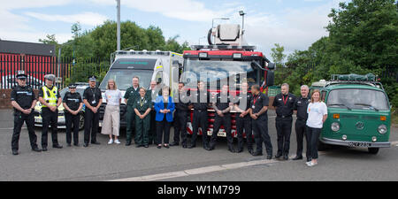 Glasgow, Regno Unito. Il 3 luglio 2019. Nella foto: Jeane Freeman, il ministro della Sanità (in giacca blu) Benessere e programma di resilienza esteso per i servizi di emergenza. Linea anteriore dei lavoratori di emergenza sarà possibile accedere alla adattati alla salute mentale le risorse, a seguito della proroga di un programma benessere. Il governo scozzese sta commettendo £138,000 di finanziamenti per le arterie vitali Scozia iniziativa per coprire la polizia Scozia, l incendio e il servizio di soccorso e lo Scottish Ambulance Service.Credit: Colin Fisher/Alamy Live News Foto Stock