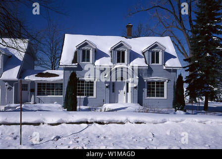 Casa, In inverno, Maple Grove Prov. Quebec , Canada Foto Stock