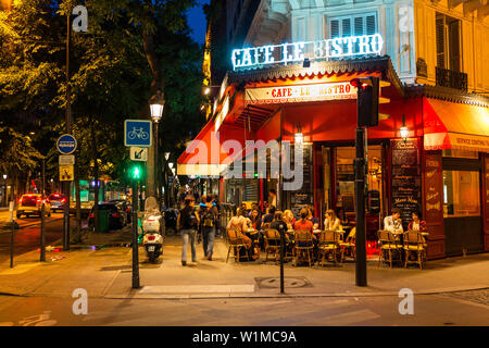 Vita notturna, street cafe nel 10. Arrondissement, Parigi, Francia, Europa Foto Stock