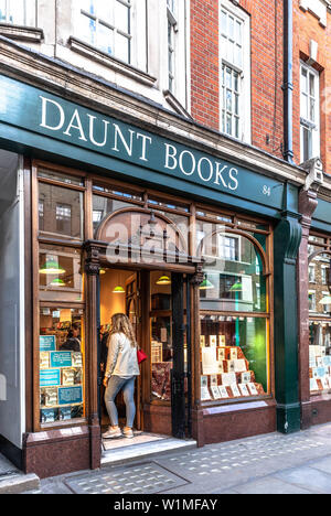 Libri Daunt interno, Marylebone High Street, London W1U, Inghilterra, Regno Unito. Foto Stock