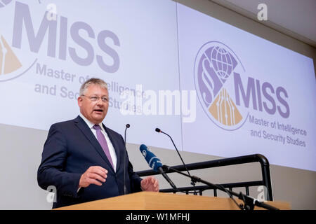 Berlino, Germania. 03 Luglio, 2019. Bruno Kahl, presidente della Federal Intelligence Service, parla in occasione della cerimonia di apertura del programma di Master "Intelligenza e gli studi di sicurezza' per il servizio segreto dipendenti presso la sede della Federal Intelligence Service (BND). Credito: Christoph Soeder/dpa/Alamy Live News Foto Stock