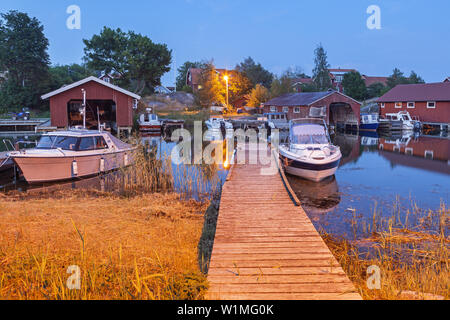 Porto di Berg sull isola di Moeja nell arcipelago di Stoccolma, Uppland, Stockholms terra, a sud della Svezia, Svezia, Scandinavia, Europa settentrionale Foto Stock