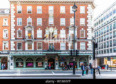 Fortnum & Mason department store, 181 Piccadilly, St. James's, London W1A 1ER, Inghilterra, Regno Unito. Foto Stock