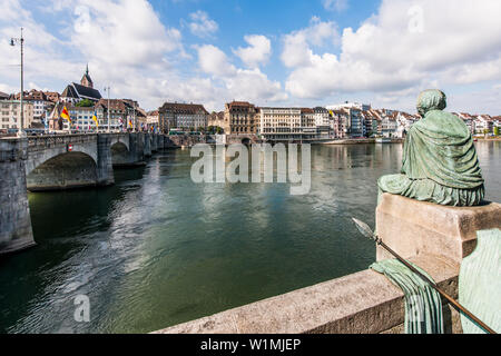 Mittlere Bruecke (mezzo ponte) oltre il fiume Reno, Basilea, il Cantone di Basilea Città, Svizzera Foto Stock