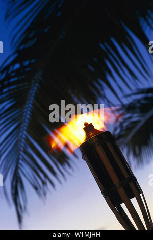 Torcia Tiki, Aitutaki Lagoon Resort Isole Cook Foto Stock