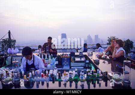 Moonbar è il bar sul tetto del Banyan Tree Hotel, Bangkok, Thailandia Foto Stock