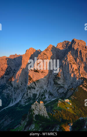 Vista dal Monte Stripsenkopf di Wilder Kaiser, Zahmer Kaiser, Kaiser mountain range, Tirolo, Austria Foto Stock