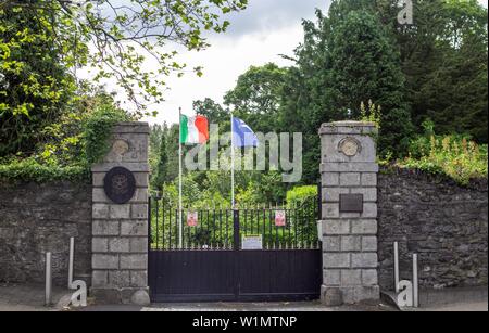 L'ingresso alla residenza dell'ambasciatore italiano a Lucan House, , County Dublin, Ireland. Residenza originale di Patrick Sarsfield. Foto Stock