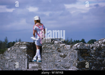 Moda ragazza giapponese, Clonmacnoise, Co. Offaly Irlanda Foto Stock