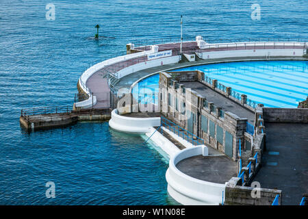 Piscina Tinside a Plymouth Hoe sul lungomare. Devon, Inghilterra. Regno Unito. Foto Stock