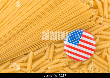 Maggio 2019 noi propone tariffe commerciali imposte sulle importazioni UE di pasta. Metafora USA-UE controversia commerciale, Trump guerra commerciale, le tasse di importazione dall'America, a stelle e strisce Foto Stock