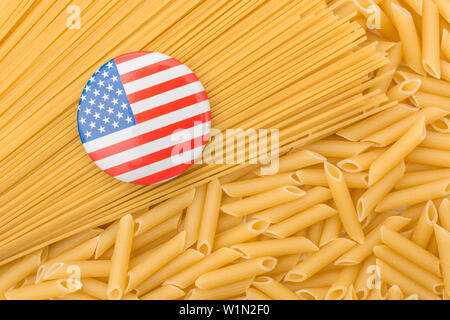 Maggio 2019 noi propone tariffe commerciali imposte sulle importazioni UE di pasta. Metafora USA-UE controversia commerciale, Trump guerra commerciale, le tasse di importazione dall'America, a stelle e strisce Foto Stock