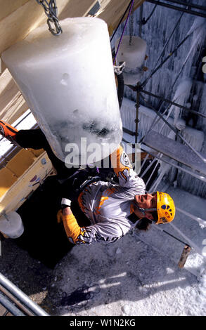 Arrampicata su ghiaccio-concorrenza, marzo 2004, Canmore, Canada, Harald Berger Foto Stock