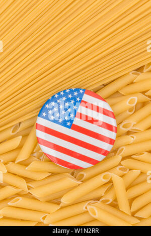 Maggio 2019 noi propone tariffe commerciali imposte sulle importazioni UE di pasta. Metafora USA-UE controversia commerciale, Trump guerra commerciale, le tasse di importazione dall'America, a stelle e strisce Foto Stock