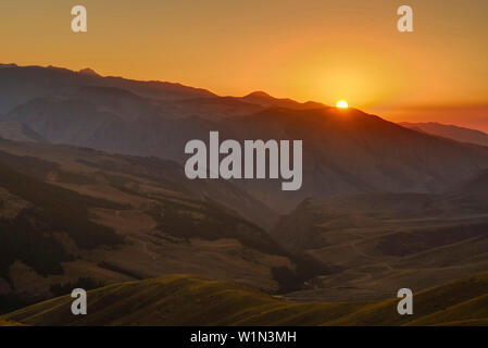 Tramonto sul Plateau Assy, regione di Almaty, in Kazakistan e in Asia Centrale, Asia Foto Stock