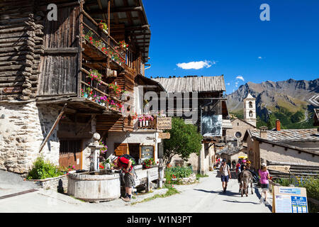 Saint Veran, uno dei più bei villaggi di Francia, Guillestre, Hautes-Alpes, Francia Foto Stock