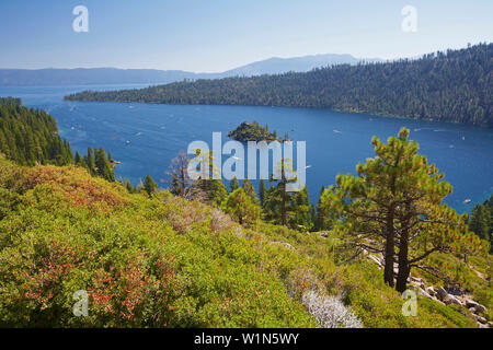 Lake Tahoe , Emerald Bay e Fannette Island , California , Stati Uniti , America Foto Stock
