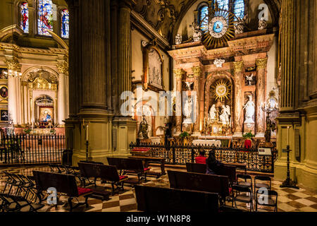 Un altare della cattedrale Santa Iglesia Catedral Basílica de la Encarnacion, Malaga, Andalusia, Spagna Foto Stock