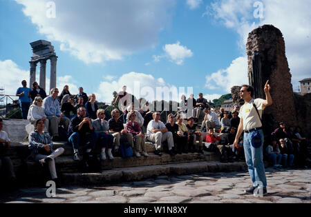 Touristenfuehrung, Forum Romanum, Rom Italien Foto Stock