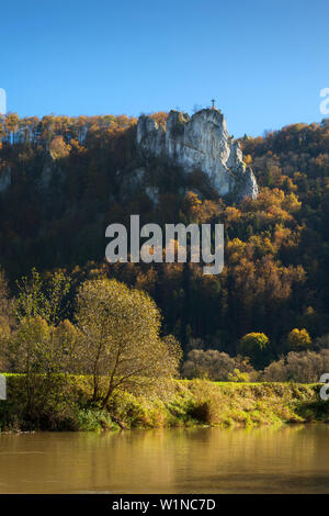 Valle del fiume Danubio vicino a Beuron, Danubio superiore Natura Park, Baden-Wuerttemberg, Germania Foto Stock