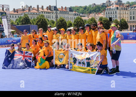 Australian i sostenitori sulla zona della ventola della Place Bellecour a Lione Foto Stock