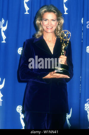 Pasadena, California, Stati Uniti d'America 11 settembre 1994 Attrice Candice Bergen assiste la 46th annuale di Primetime Emmy Awards su Settembre 11, 1994 a Pasadena Civic Auditorium di Pasadena, California, Stati Uniti d'America. Foto di Barry re/Alamy Stock Photo Foto Stock