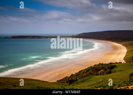 Una lunga spiaggia di sabbia da Firenze Hill Lookout, il Catlins, Isola del Sud, Nuova Zelanda Foto Stock